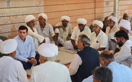 भोजासर धरने में शामिल हुए हरीश चौधरी, मुआवजा मांग तेज